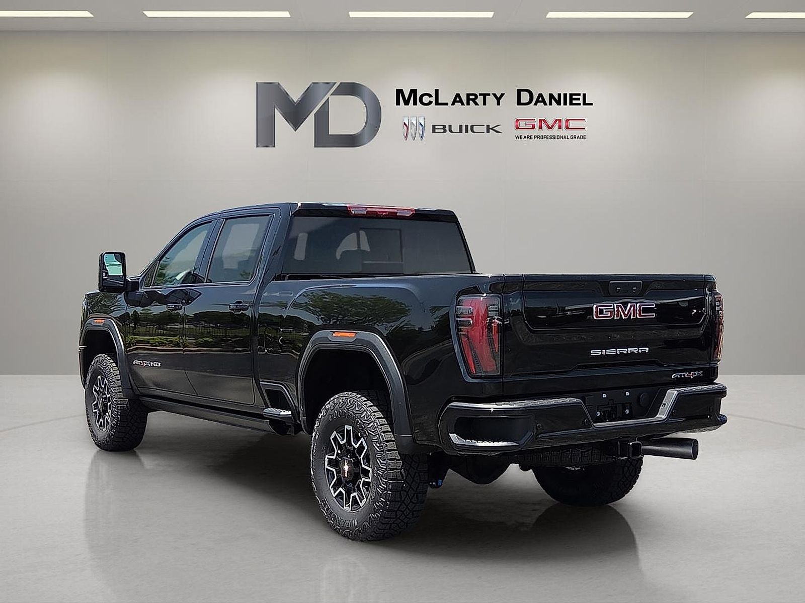 2025 GMC Sierra 2500HD 4WD Crew Cab Standard Bed AT4X