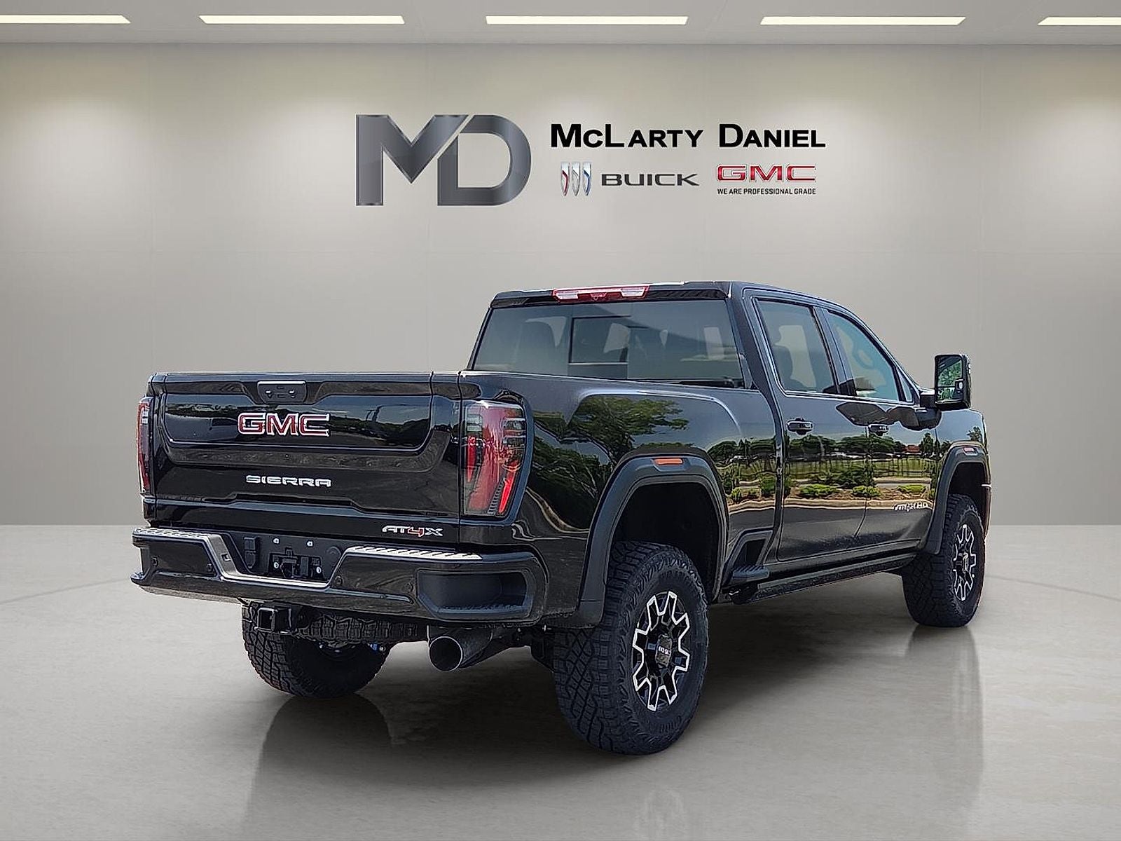 2025 GMC Sierra 2500HD 4WD Crew Cab Standard Bed AT4X