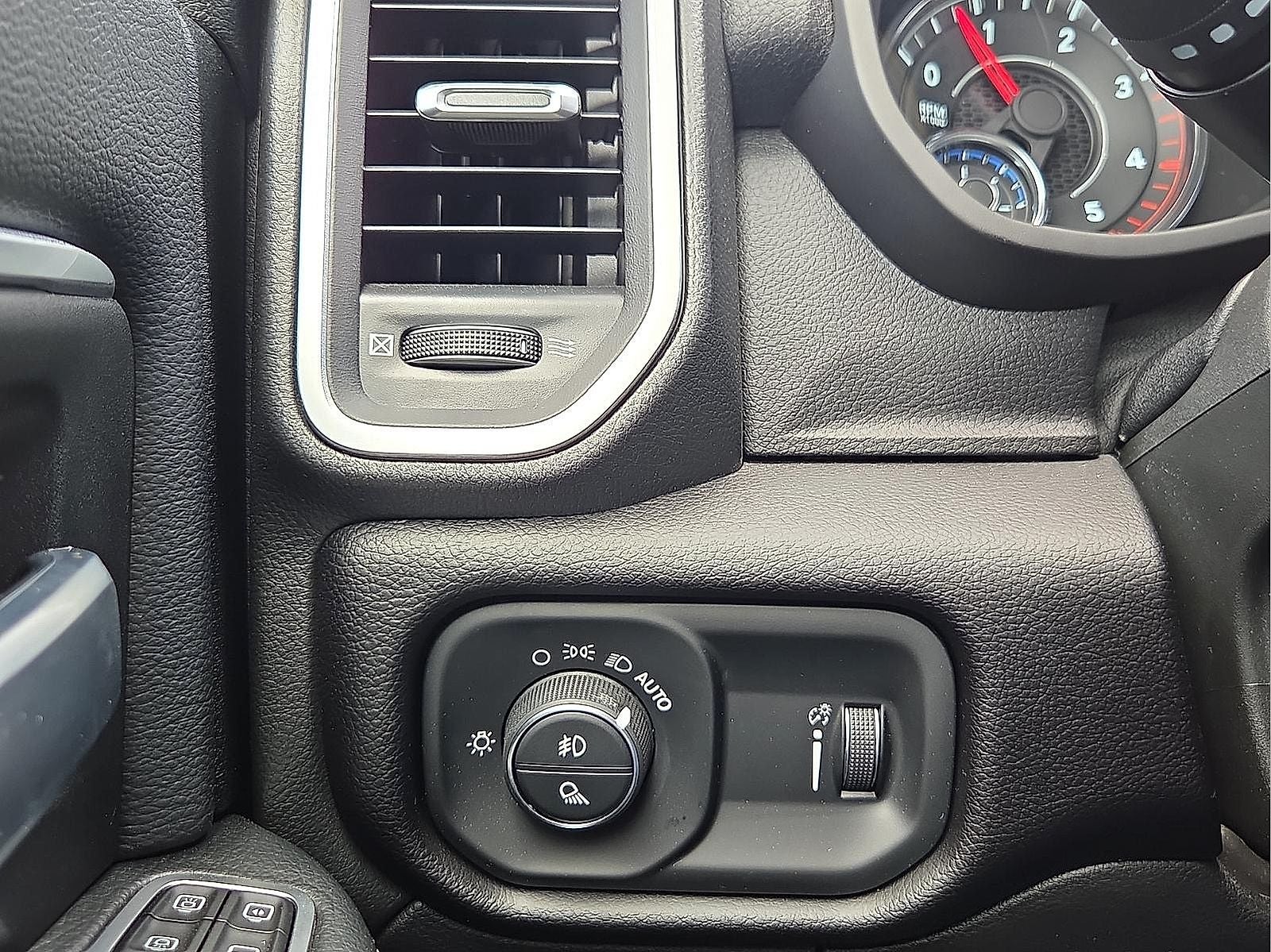 2024 RAM 3500 Big Horn Crew Cab 4x4 8' Box