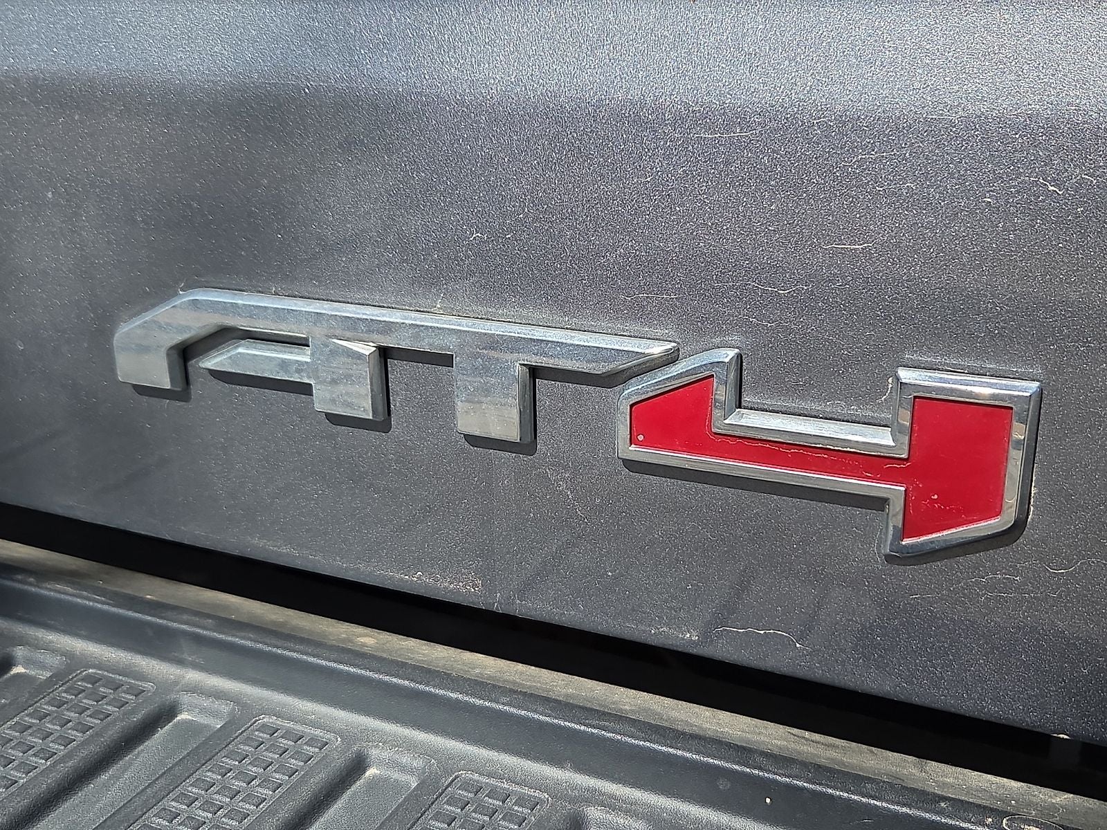 2022 GMC Sierra 1500 Limited 4WD Crew Cab Short Box AT4