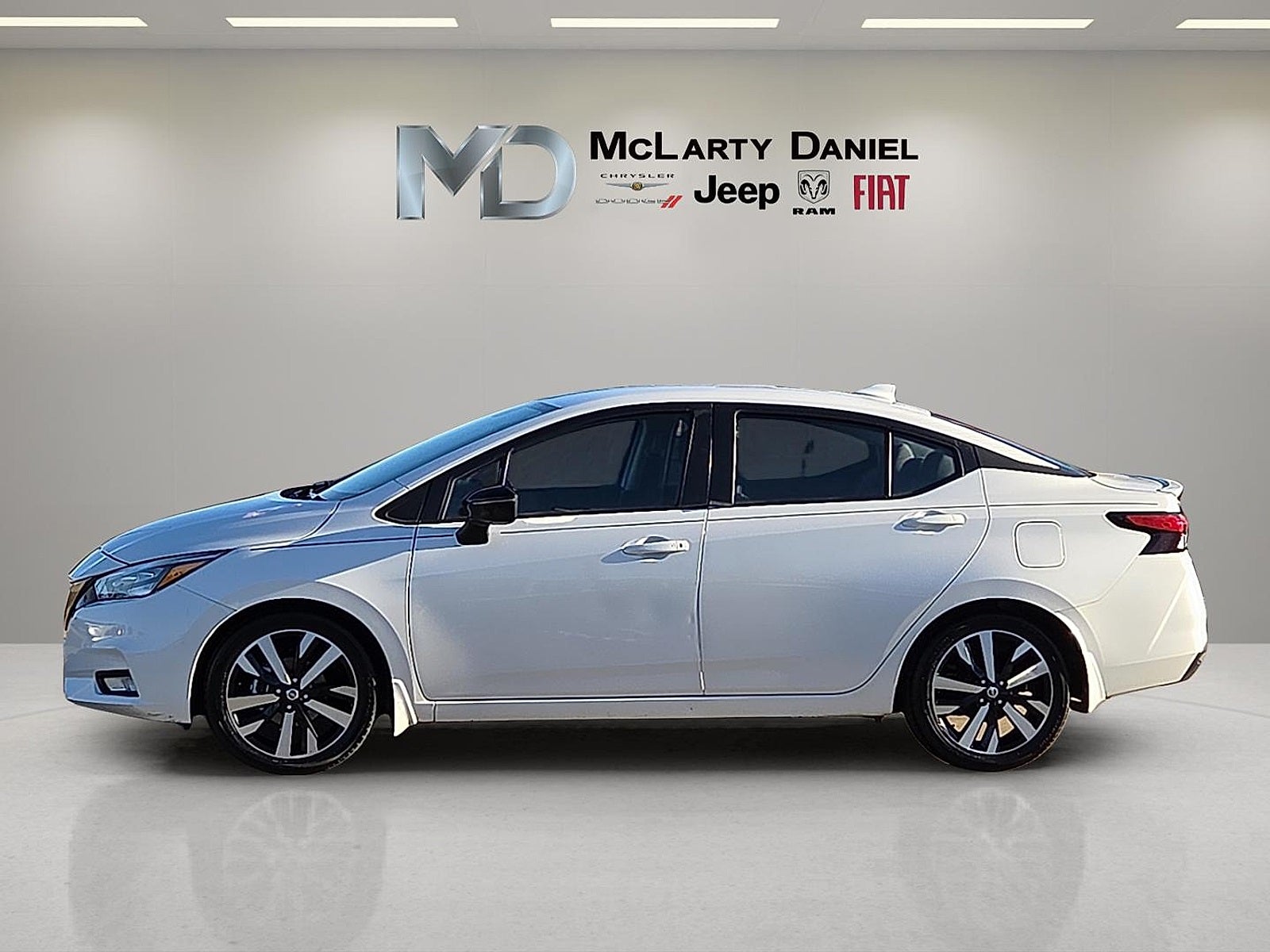 2021 Nissan Versa SR Xtronic CVT