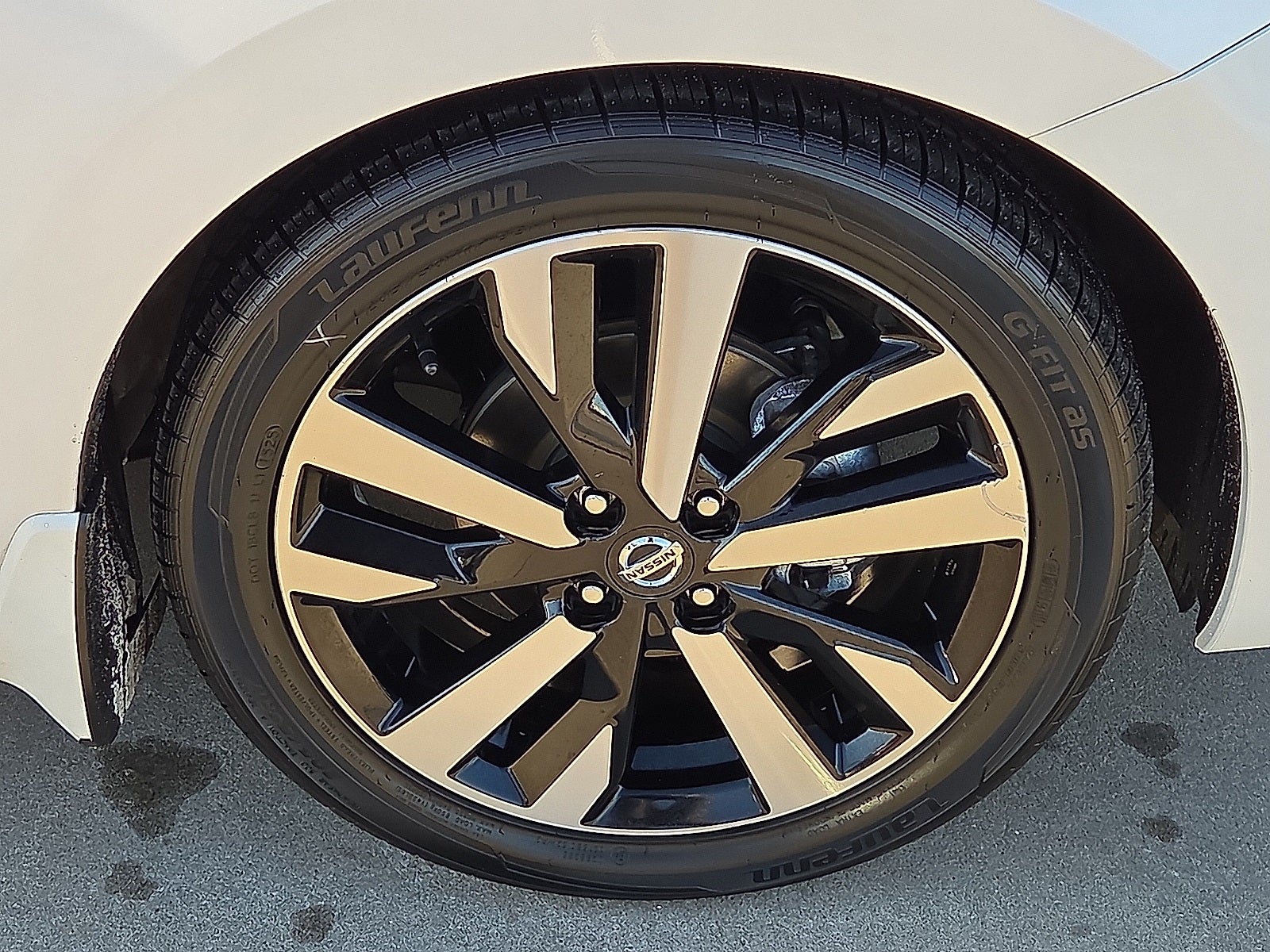 2021 Nissan Versa SR Xtronic CVT