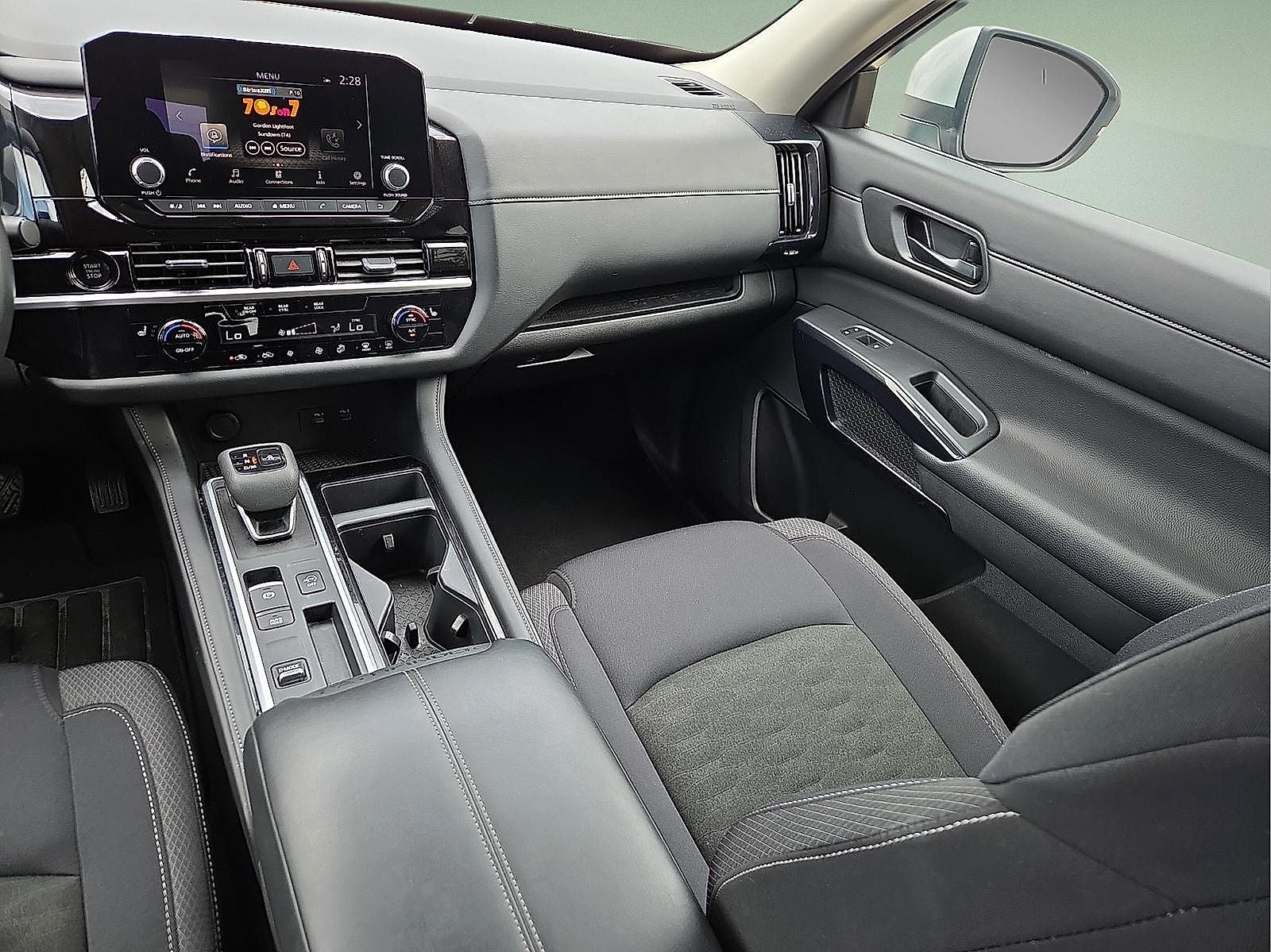 2025 Nissan Pathfinder SV FWD