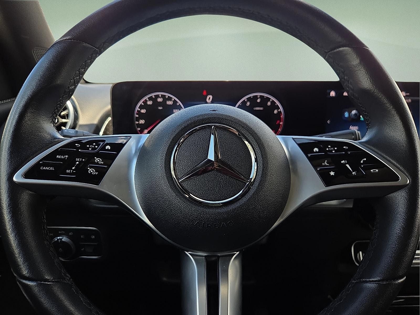 2025 Mercedes-Benz GLB 250 4MATIC®