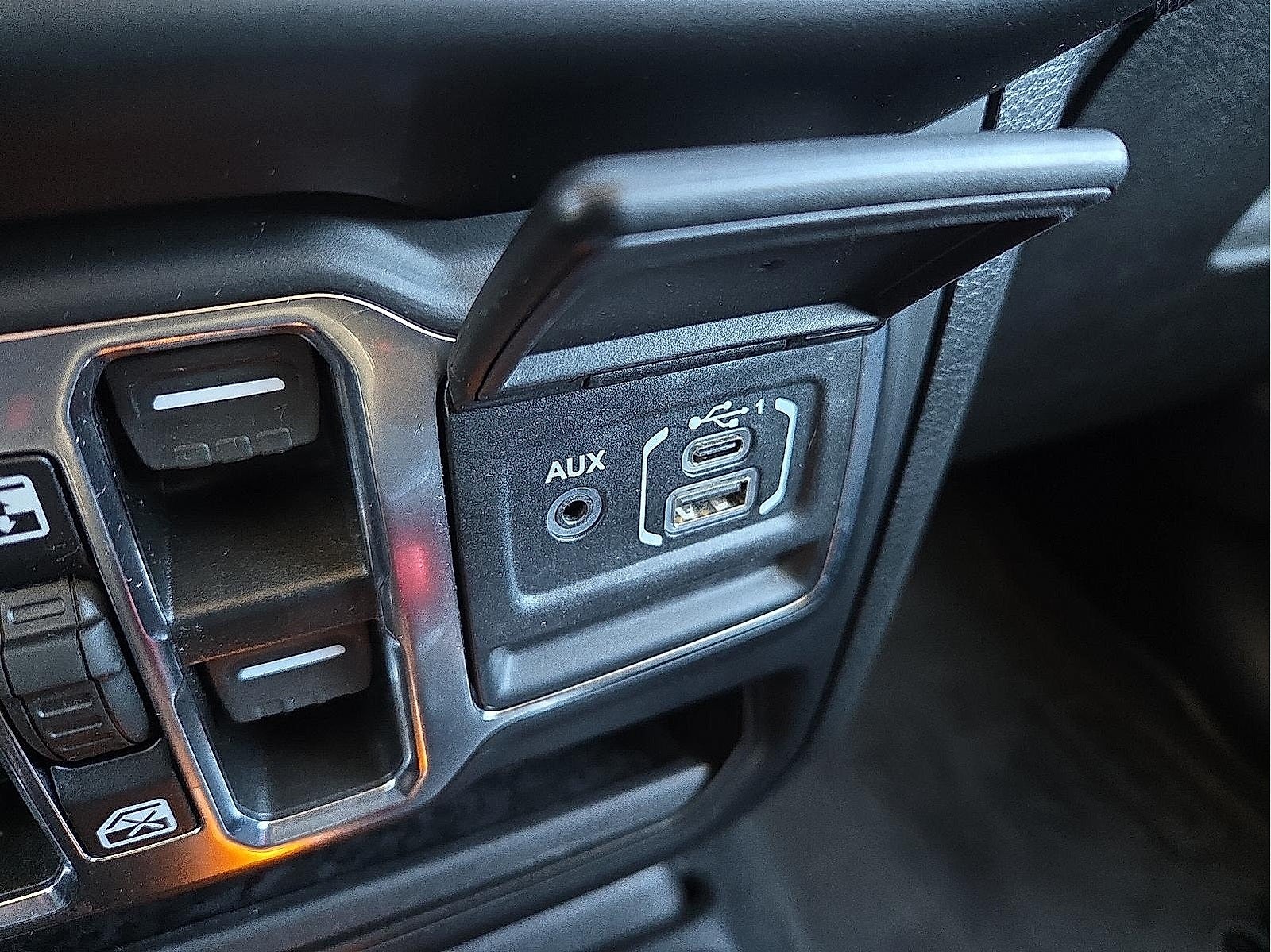 2022 Jeep Gladiator Sport