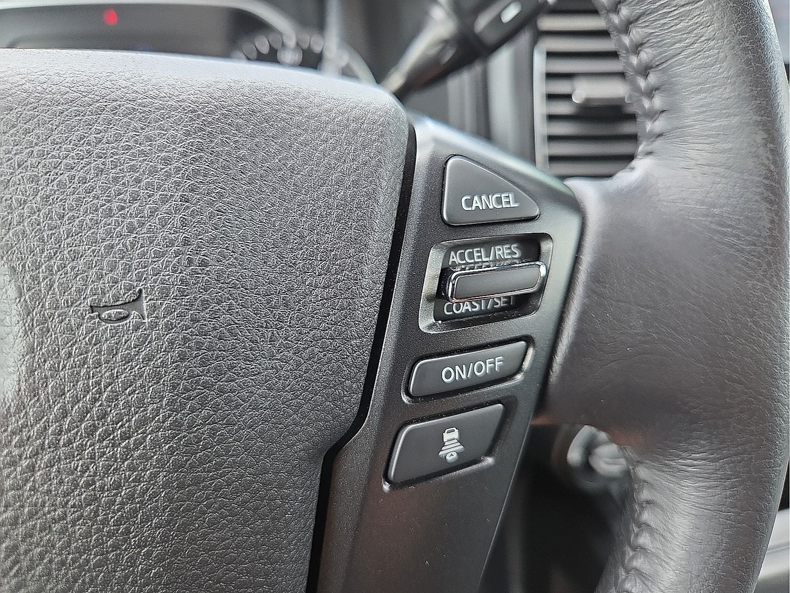 2023 Nissan Titan SV