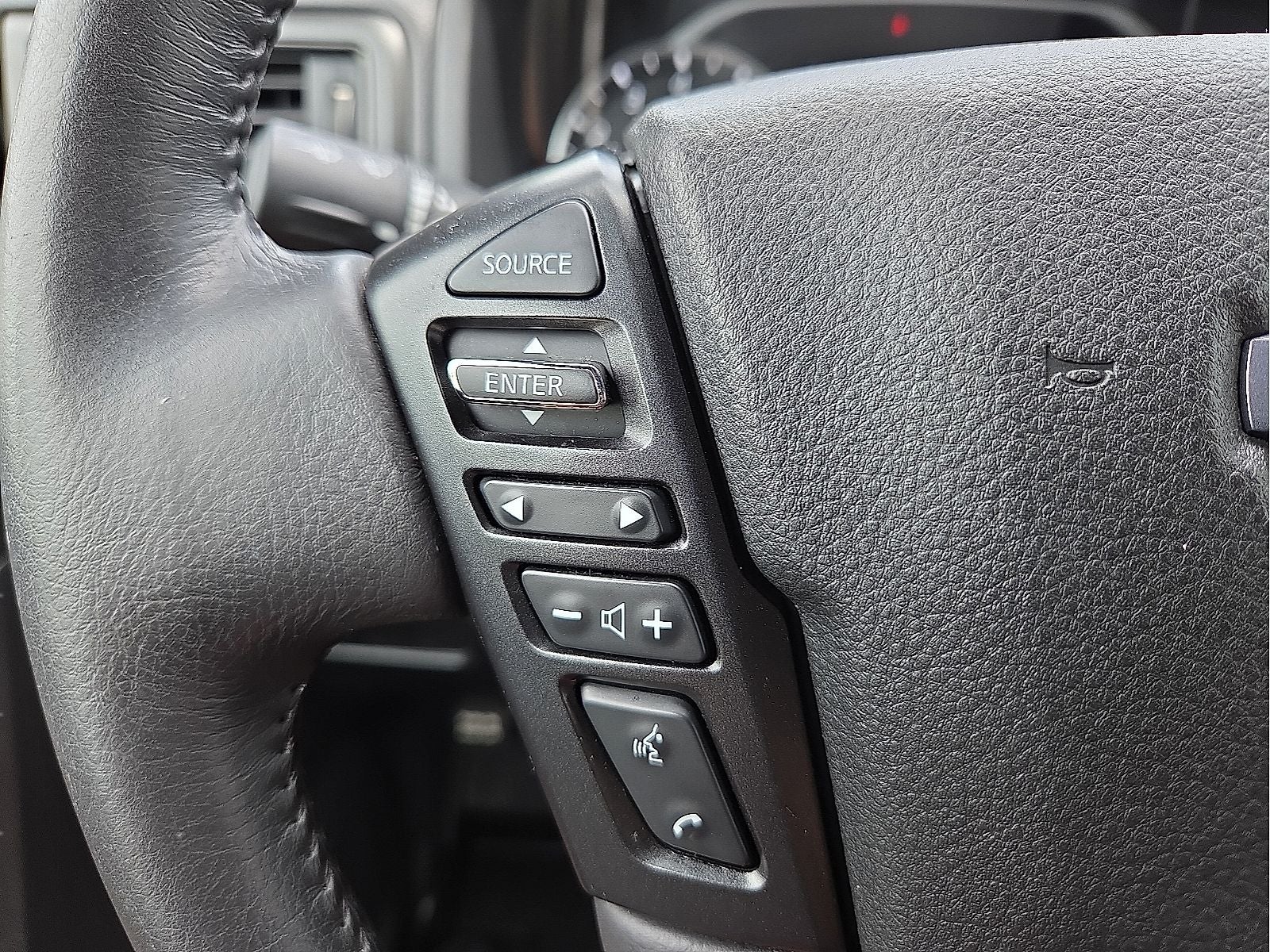2023 Nissan Titan SV