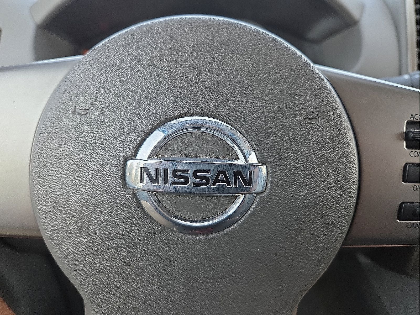 2010 Nissan Frontier LE
