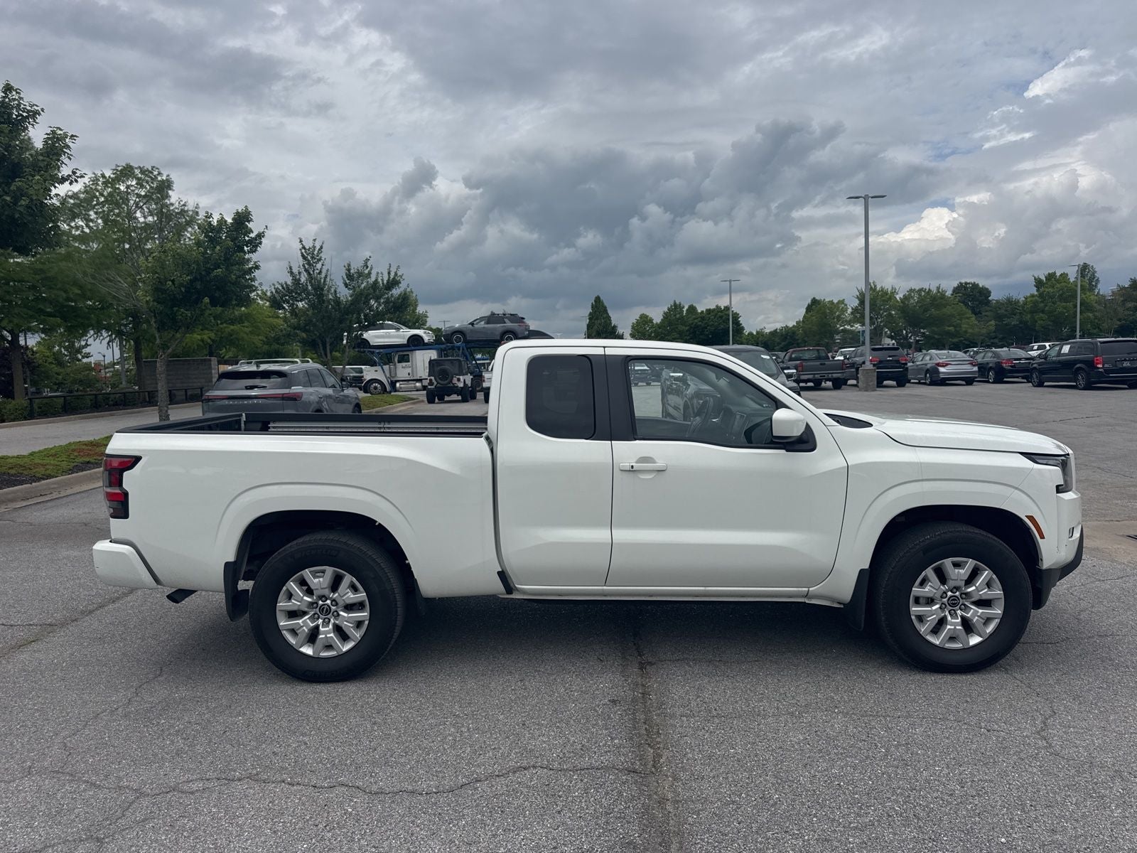 2024 Nissan Frontier SV