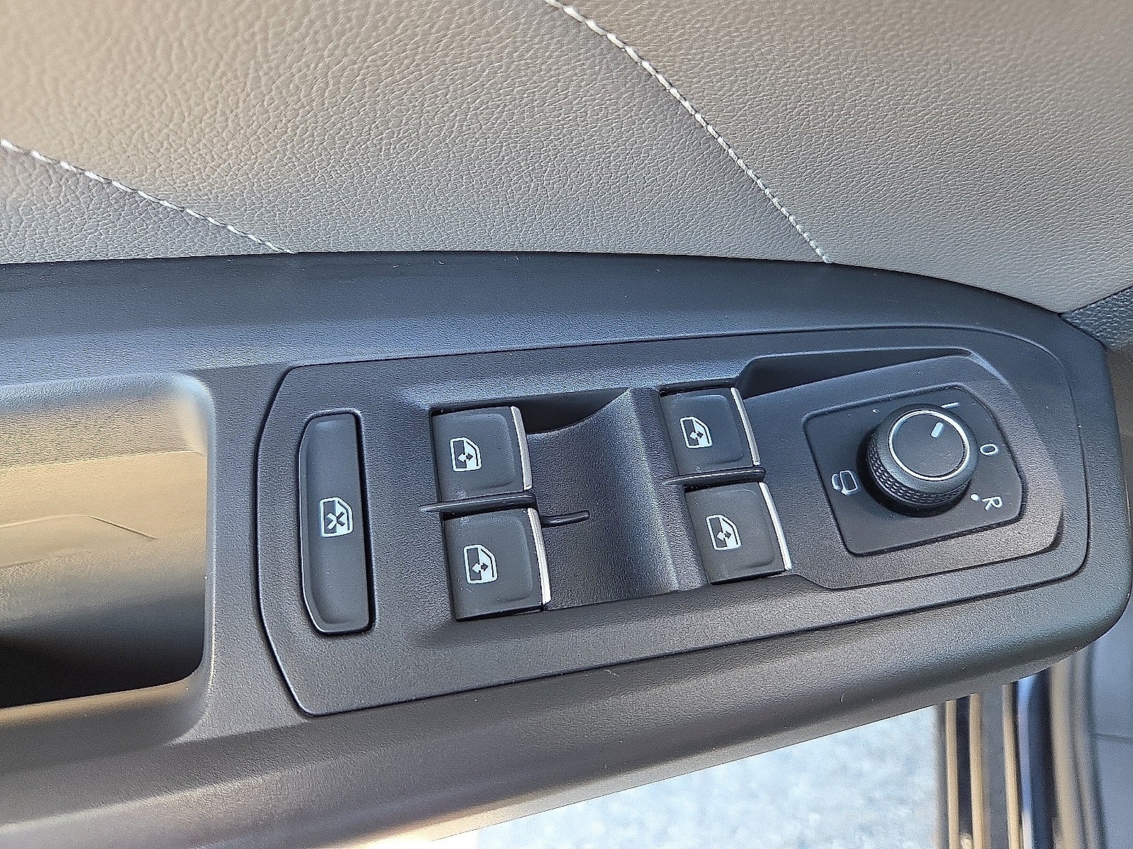 2023 Volkswagen Atlas Cross Sport 3.6L V6 SEL Premium R-Line