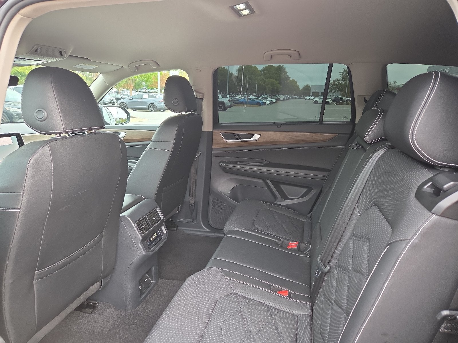 2025 Volkswagen Atlas 2.0T SE w/Technology