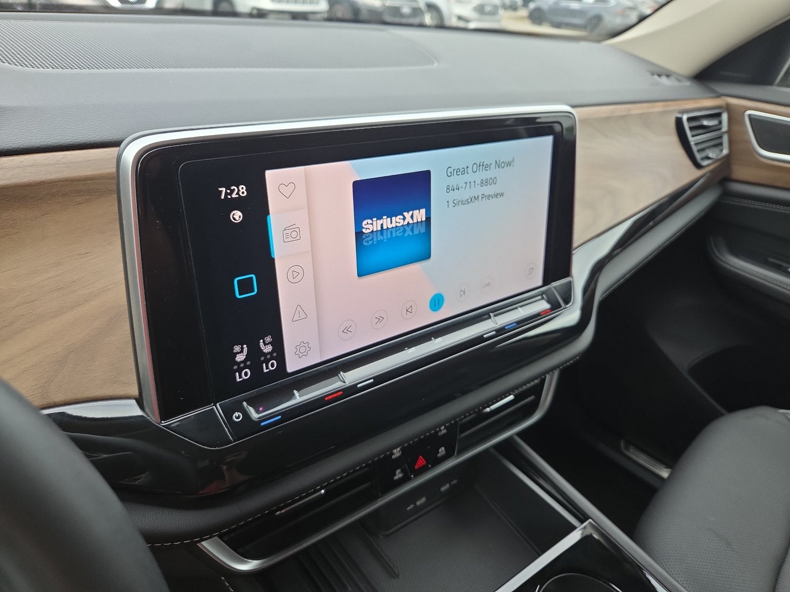 2025 Volkswagen Atlas 2.0T SE w/Technology
