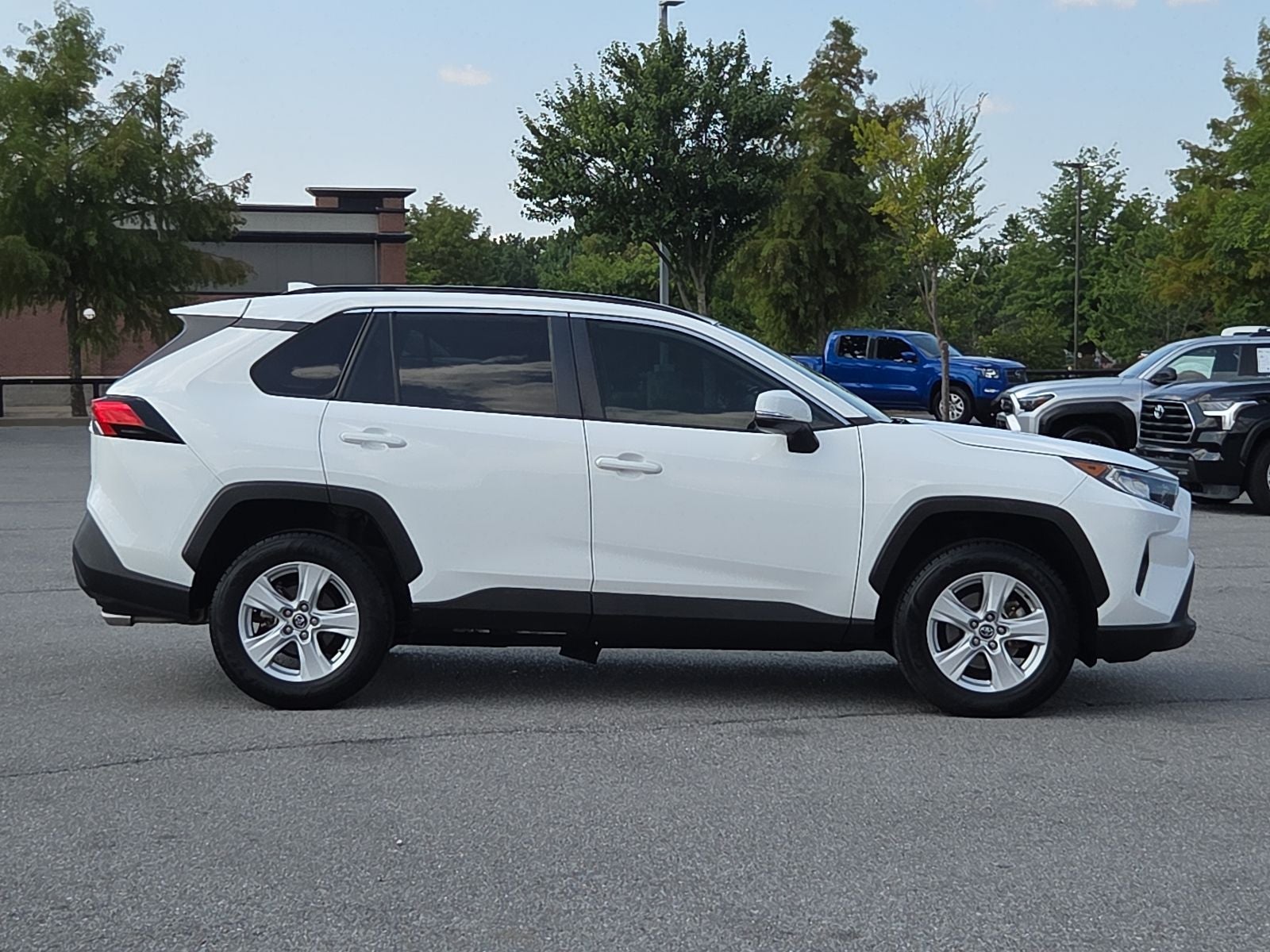 2020 Toyota RAV4 XLE
