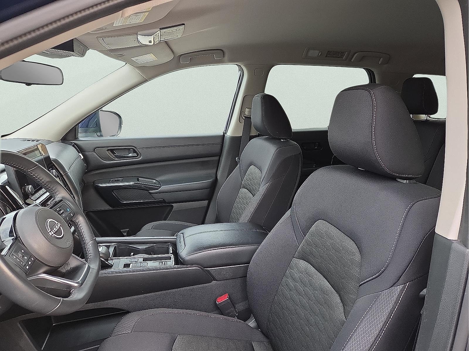 2023 Nissan Pathfinder SV