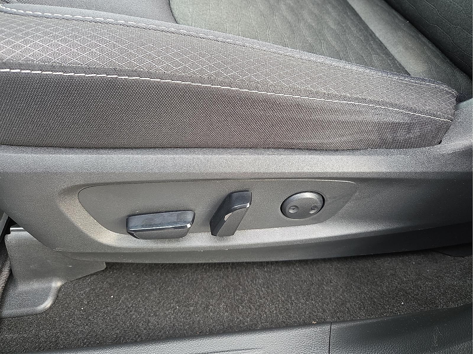 2023 Nissan Pathfinder SV