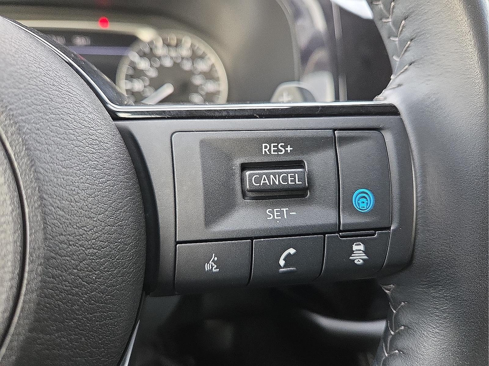 2023 Nissan Pathfinder SV