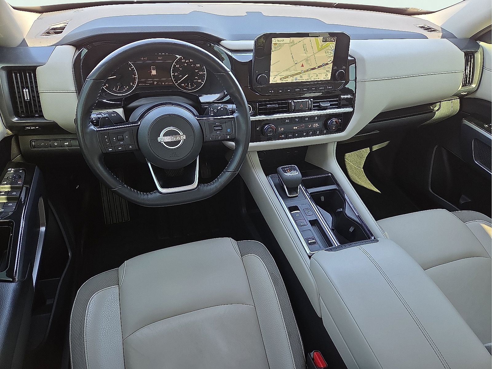 2022 Nissan Pathfinder SL