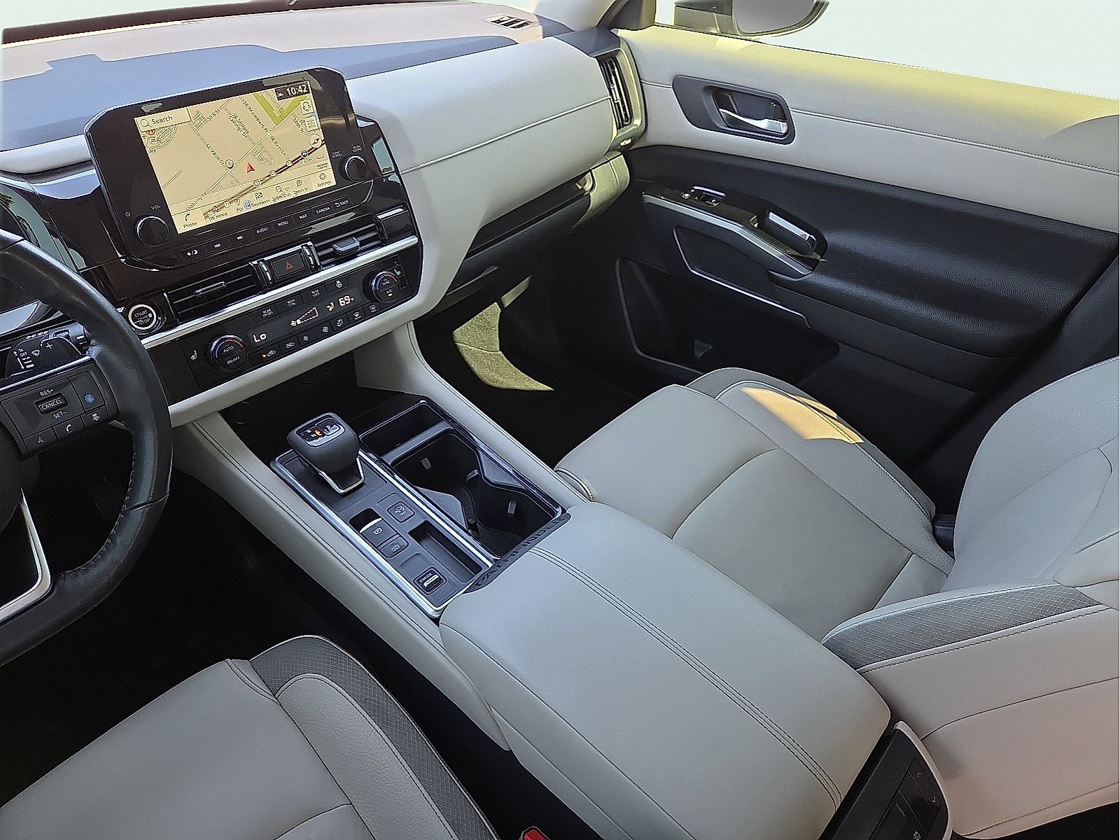 2022 Nissan Pathfinder SL
