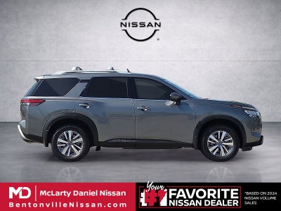 2022 Nissan Pathfinder SL