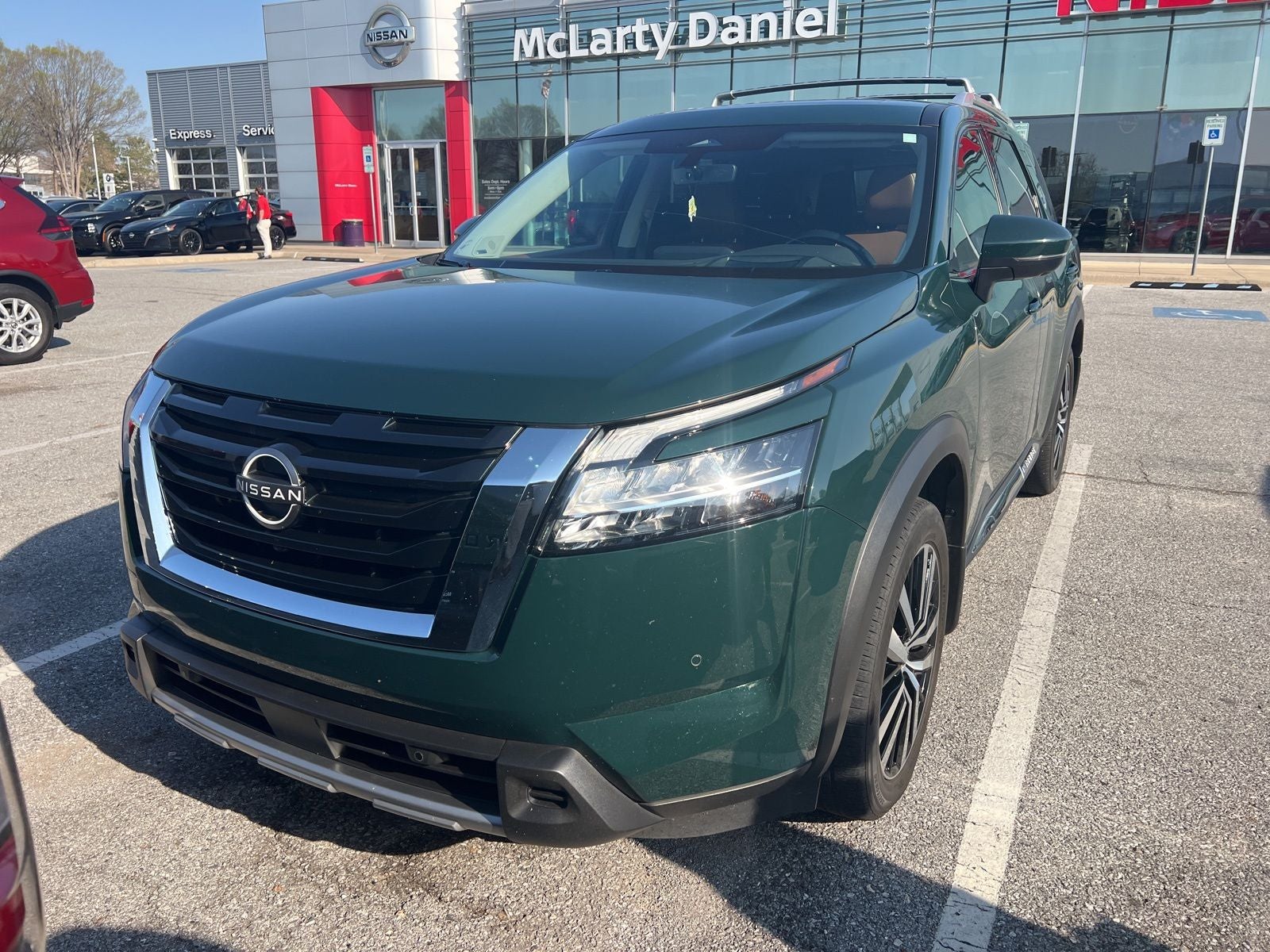 2023 Nissan Pathfinder Platinum