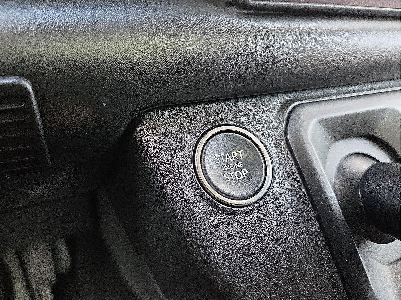 2025 Land Rover Defender 110 S